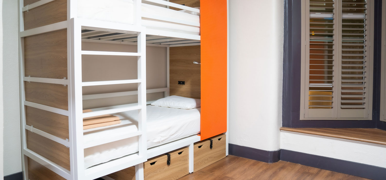 AMSTERDAM HOSTEL OFFERS A WIDE VARIETY OF ROOMS 
TO ACCOMMODATE YOUR TRAVEL NEEDS
